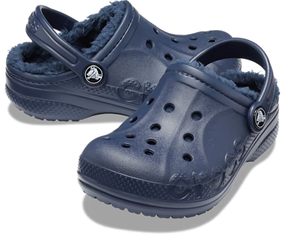 Kleinkind Baya gefütterter Clog