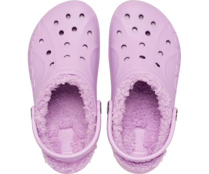 Kleinkind Baya gefütterter Clog