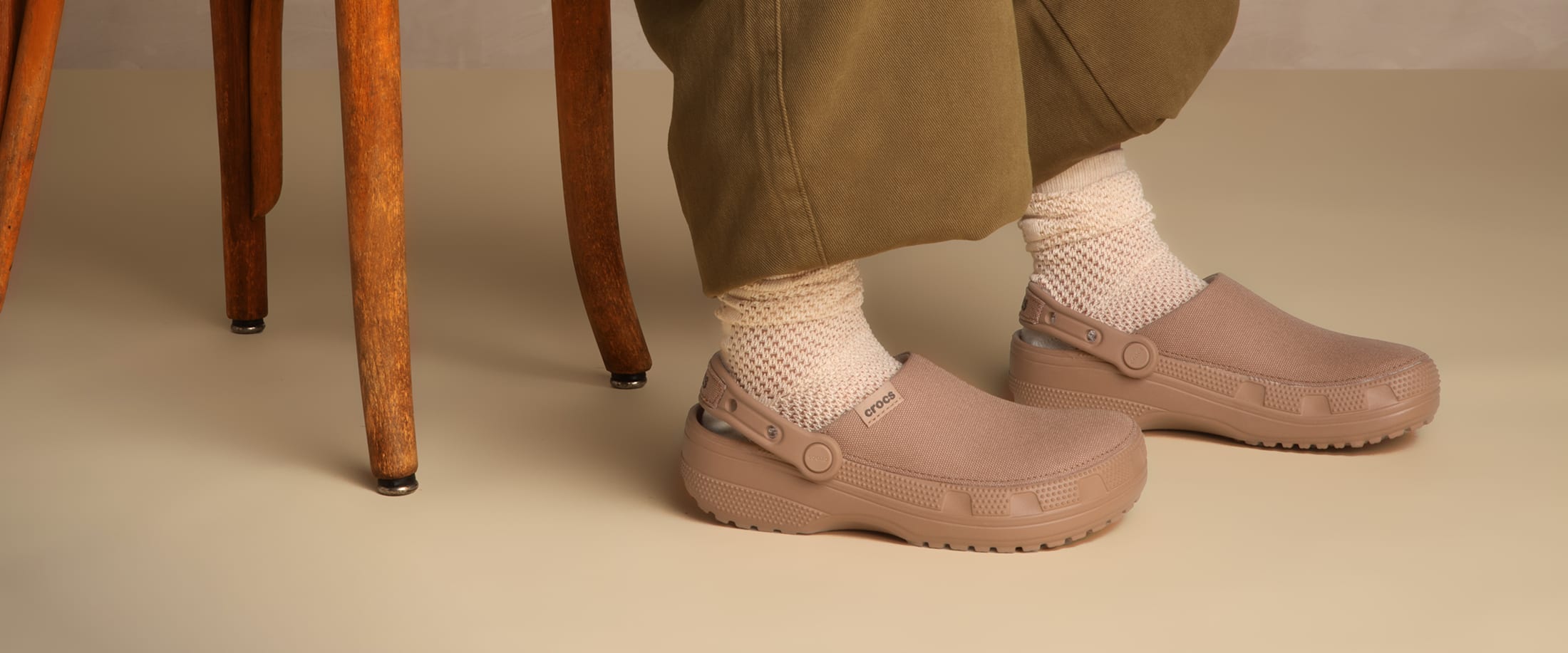Handgefertigte Crocs Clogs